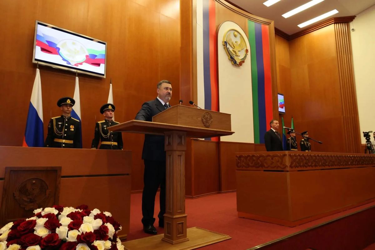 Александр Иванов поздравил Главу Дагестана со вступлением в должность Александр Иванов поздравил Главу Дагестана со вступлением в должность