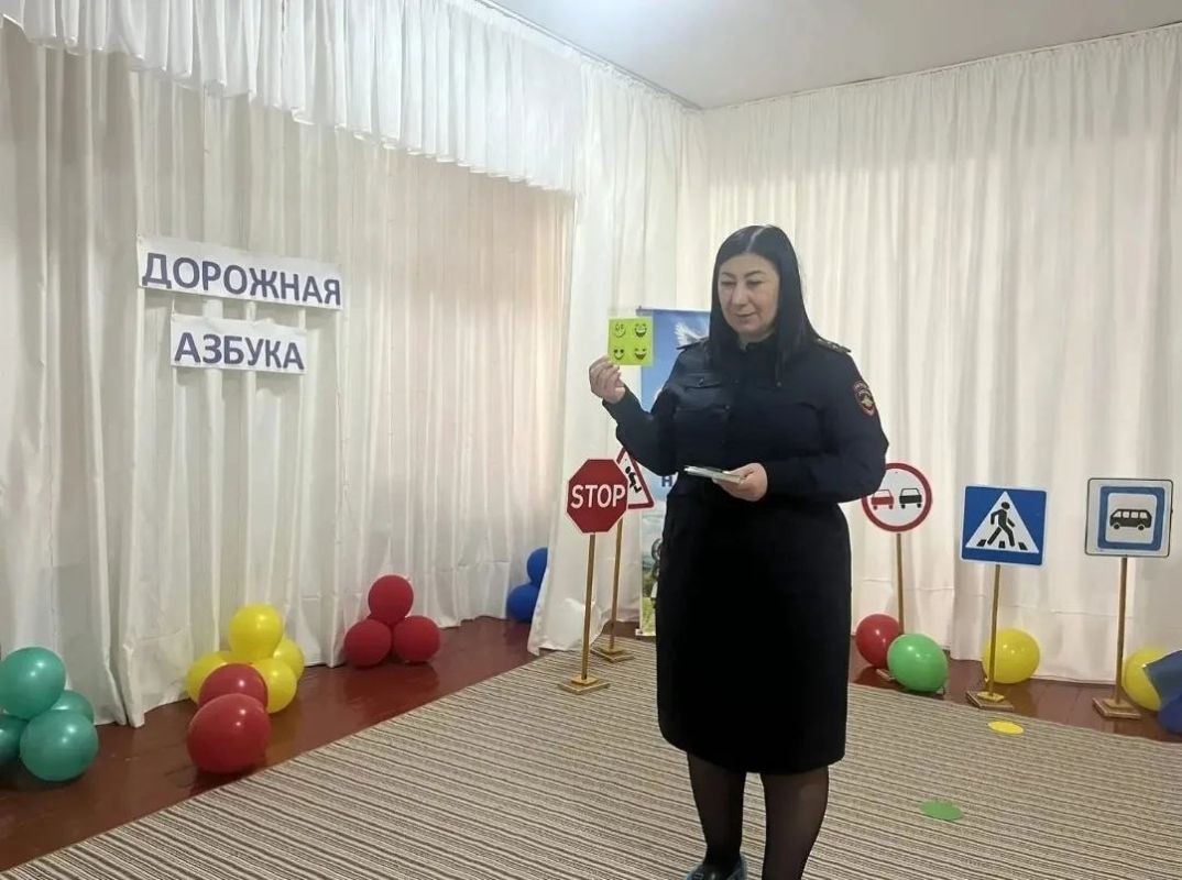 В целях снижения детского дорожно- транспортного травматизма и привития навыков безопасного поведения на дорогах госавтоинспекторы отделения Госавтоинспекции Межмуниципального отдела МВД России «Адыге-Хабльский» совместно с... В целях снижения детского дорожно- транспортного травматизма и привития навыков безопасного поведения на дорогах госавтоинспекторы отделения Госавтоинспекции Межмуниципального отдела МВД России «Адыге-Хабльский» совместно с...
