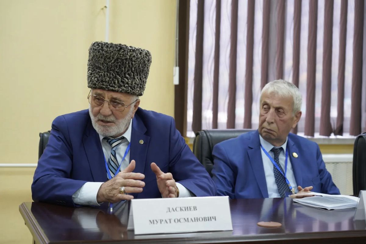 Рашид Темрезов: В эти дни Карачаево-Черкесия принимает почетных гостей - уважаемых старейшин со всего Северного Кавказа. Рашид Темрезов: В эти дни Карачаево-Черкесия принимает почетных гостей - уважаемых старейшин со всего Северного Кавказа.