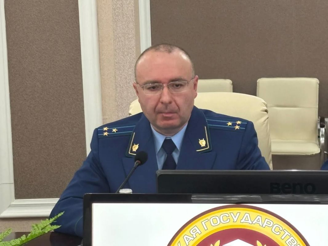 Вопросы преемственности традиций, обеспечения законности и прохождения службы в органах прокуратуры обсудили на организованной надзорным ведомством встрече со студентами и преподавателями СКГА Вопросы преемственности традиций, обеспечения законности и прохождения службы в органах прокуратуры обсудили на организованной надзорным ведомством встрече со студентами и преподавателями СКГА