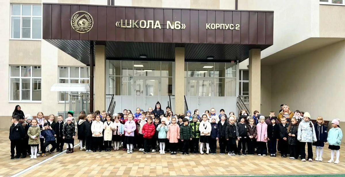 19 октября 2026 года в школе № 6 города Черкесска прошло традиционное школьное мероприятие — посвящение первоклассников в отряд юных инспекторов движения (ЮИД) 19 октября 2026 года в школе № 6 города Черкесска прошло традиционное школьное мероприятие — посвящение первоклассников в отряд юных инспекторов движения (ЮИД)