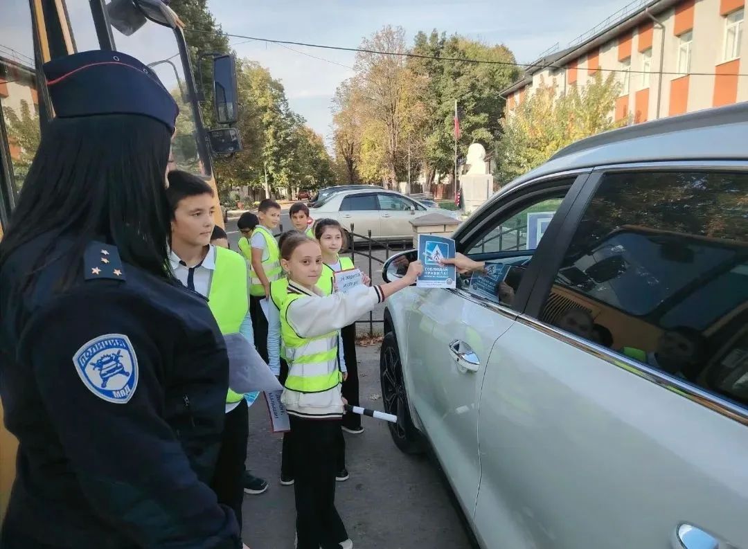 В Адыге-Хабльском районе сотрудники Госавтоинспекции совместно с ЮИД начальной школы а. Адыге-Хабль, в рамках проводимой в республике региональной социальной компании «Кавказ за безопасные дороги» провели профилактическую... В Адыге-Хабльском районе сотрудники Госавтоинспекции совместно с ЮИД начальной школы а. Адыге-Хабль, в рамках проводимой в республике региональной социальной компании «Кавказ за безопасные дороги» провели профилактическую...