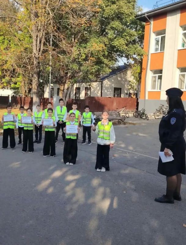 В Адыге-Хабльском районе сотрудники Госавтоинспекции совместно с ЮИД начальной школы а. Адыге-Хабль, в рамках проводимой в республике региональной социальной компании «Кавказ за безопасные дороги» провели профилактическую... В Адыге-Хабльском районе сотрудники Госавтоинспекции совместно с ЮИД начальной школы а. Адыге-Хабль, в рамках проводимой в республике региональной социальной компании «Кавказ за безопасные дороги» провели профилактическую...