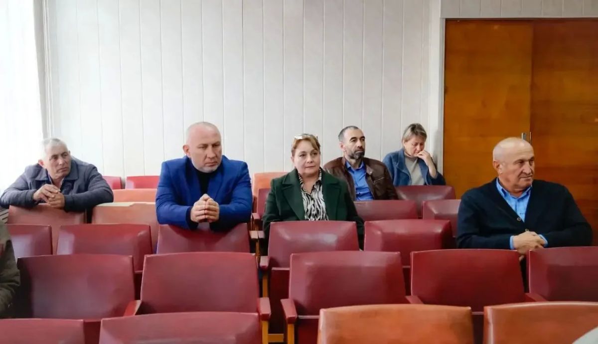 Начальником Межмуниципального отдела МВД России «Зеленчукский» Ковалевым Евгением совместно с начальником ОГИБДД Койчуевым Радмиром была проведена встреча с главой администрации Зеленчукского района и главами сельских... Начальником Межмуниципального отдела МВД России «Зеленчукский» Ковалевым Евгением совместно с начальником ОГИБДД Койчуевым Радмиром была проведена встреча с главой администрации Зеленчукского района и главами сельских...