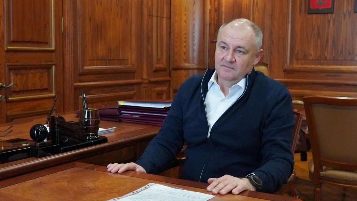Провёл рабочую встречу с руководителем Штаба общественной поддержки и исполняющим обязанности руководителя общественной приёмной «Единой России» Расулом Чомаевым Провёл рабочую встречу с руководителем Штаба общественной поддержки и исполняющим обязанности руководителя общественной приёмной «Единой России» Расулом Чомаевым