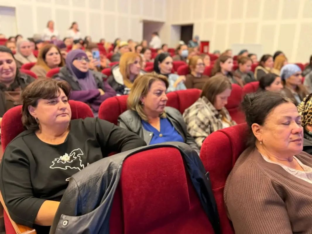 В Карачаево-Черкесии полицейские и члены Общественного совета при ведомстве обсудили вопросы безопасности детей в интернете В Карачаево-Черкесии полицейские и члены Общественного совета при ведомстве обсудили вопросы безопасности детей в интернете