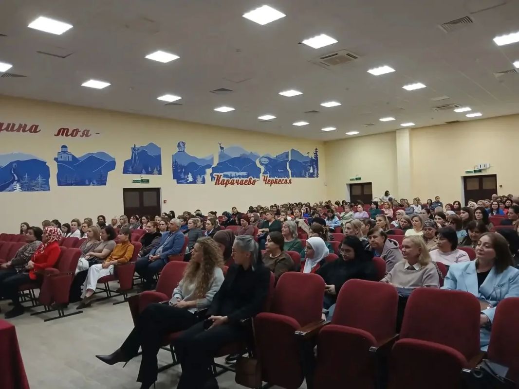 В Карачаево-Черкесии полицейские и члены Общественного совета при ведомстве обсудили вопросы безопасности детей в интернете В Карачаево-Черкесии полицейские и члены Общественного совета при ведомстве обсудили вопросы безопасности детей в интернете