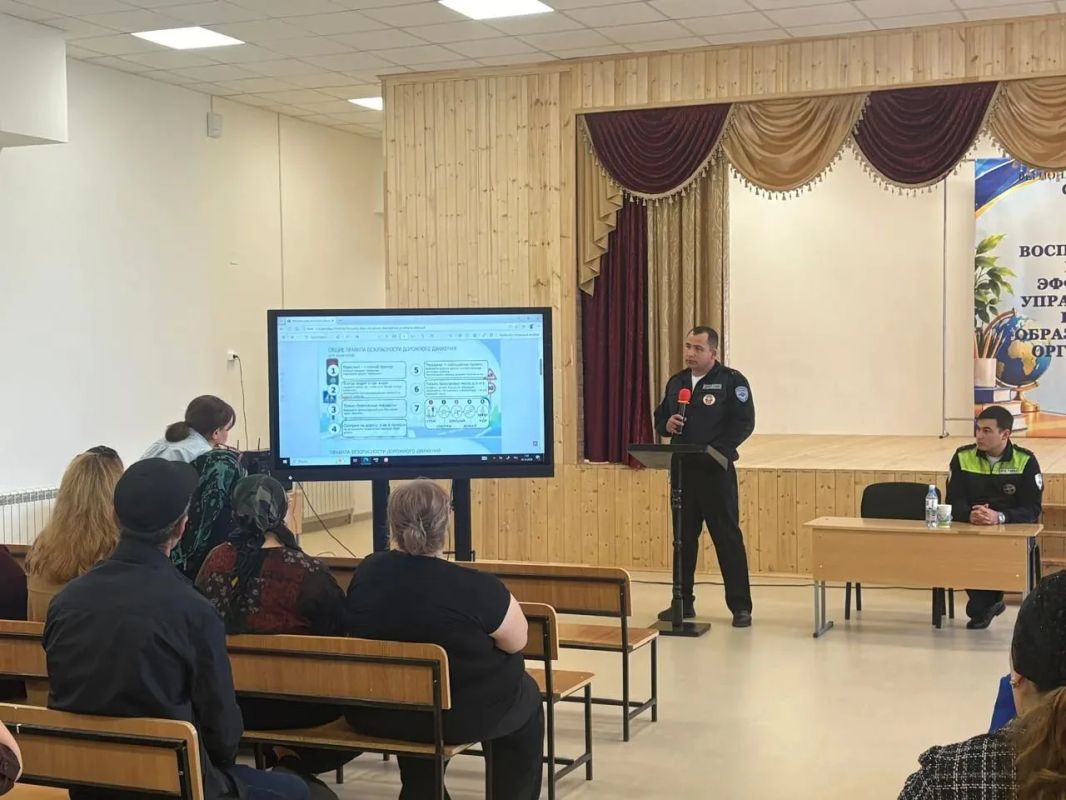 В рамках региональной социальной компании «Кавказ за безопасные дороги» госавтоинспекторами Отдела МВД России по Малокарачаевскому в средней образовательной школе № 6 с. Первомайское проведено родительское собрание В рамках региональной социальной компании «Кавказ за безопасные дороги» госавтоинспекторами Отдела МВД России по Малокарачаевскому в средней образовательной школе № 6 с. Первомайское проведено родительское собрание