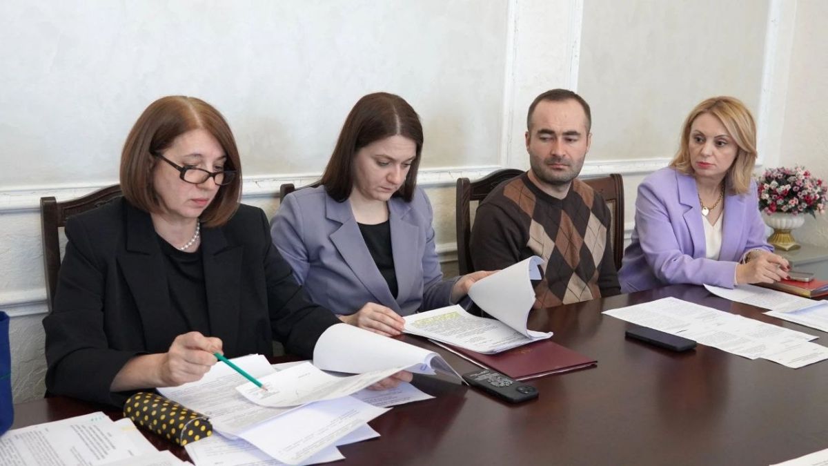 Комитет по науке и образованию рассмотрел законопроекты, касающиеся Комиссий по делам несовершеннолетних Комитет по науке и образованию рассмотрел законопроекты, касающиеся Комиссий по делам несовершеннолетних