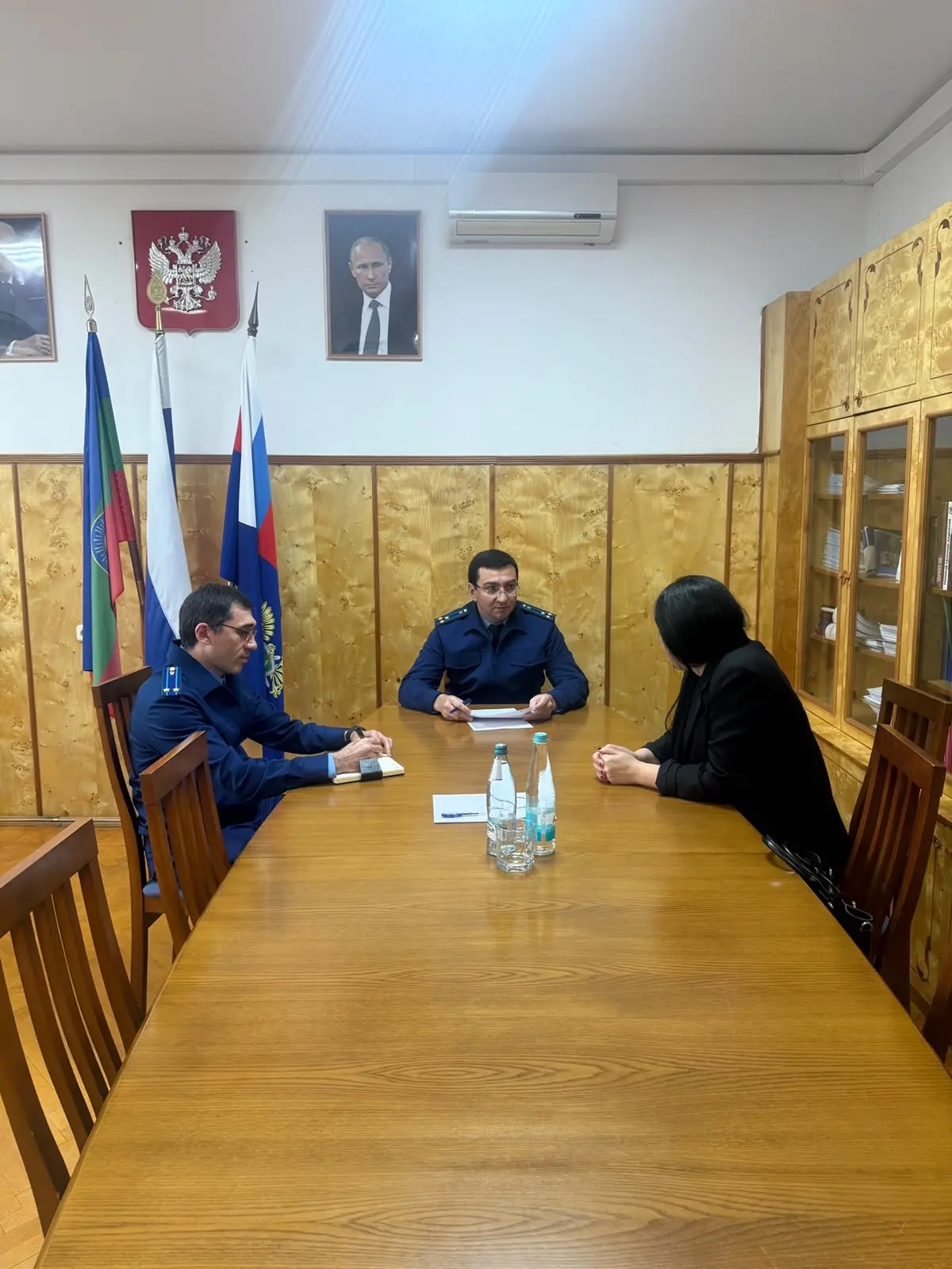 Заместитель прокурора Карачаево-Черкесской Республики Аслан Докшоков провел выездной личный прием жителей Прикубанского района