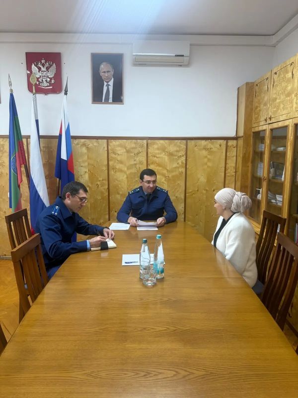 Заместитель прокурора Карачаево-Черкесской Республики Аслан Докшоков провел выездной личный прием жителей Прикубанского района Заместитель прокурора Карачаево-Черкесской Республики Аслан Докшоков провел выездной личный прием жителей Прикубанского района