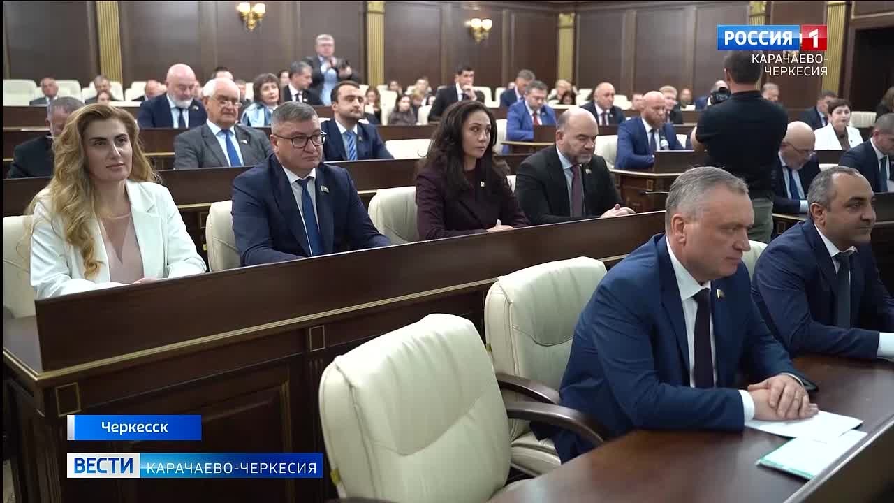 В Доме правительства прошло очередное 28 пленарное заседание Народного Собрания Карачаево-Черкесии 7 созыва
