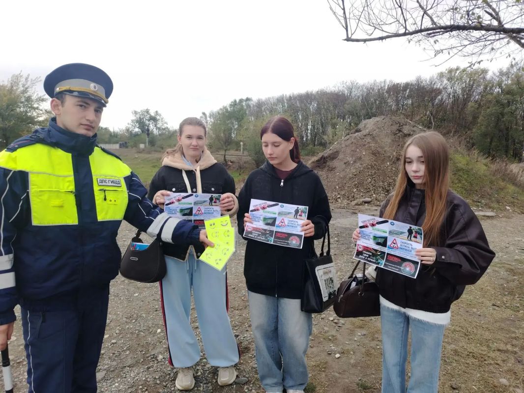 В рамках региональной социальной кампании «Кавказ за безопасные дороги» сотрудники Госавтоинспекции Межмуниципального отдела МВД России «Адыге-Хабльский» напоминают водителям и пешеходам о необходимости неукоснительного... В рамках региональной социальной кампании «Кавказ за безопасные дороги» сотрудники Госавтоинспекции Межмуниципального отдела МВД России «Адыге-Хабльский» напоминают водителям и пешеходам о необходимости неукоснительного...