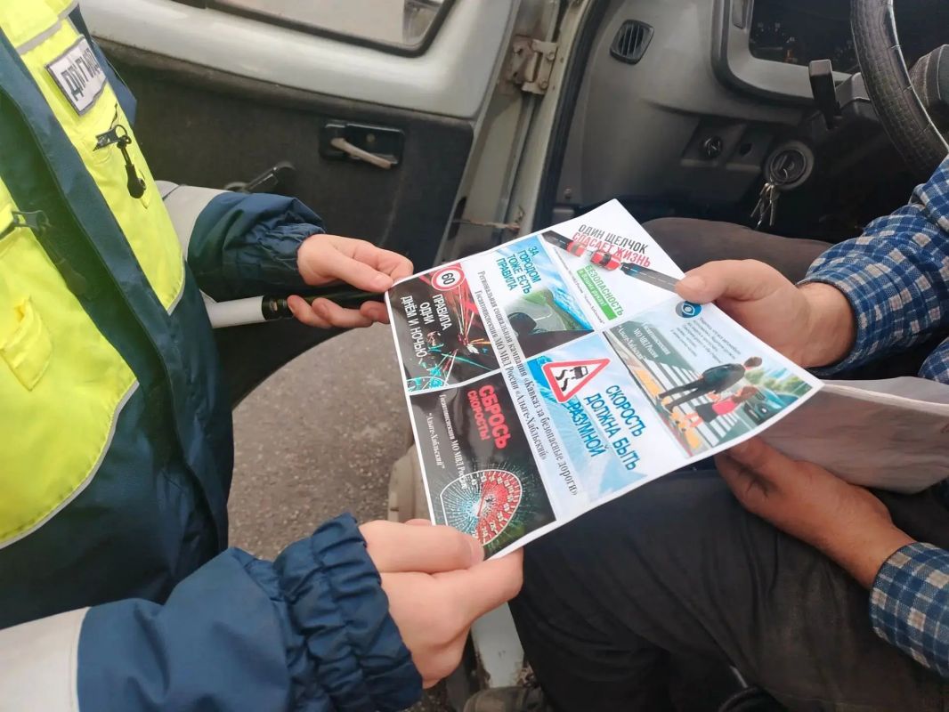 В рамках региональной социальной кампании «Кавказ за безопасные дороги» сотрудники Госавтоинспекции Межмуниципального отдела МВД России «Адыге-Хабльский» напоминают водителям и пешеходам о необходимости неукоснительного... В рамках региональной социальной кампании «Кавказ за безопасные дороги» сотрудники Госавтоинспекции Межмуниципального отдела МВД России «Адыге-Хабльский» напоминают водителям и пешеходам о необходимости неукоснительного...